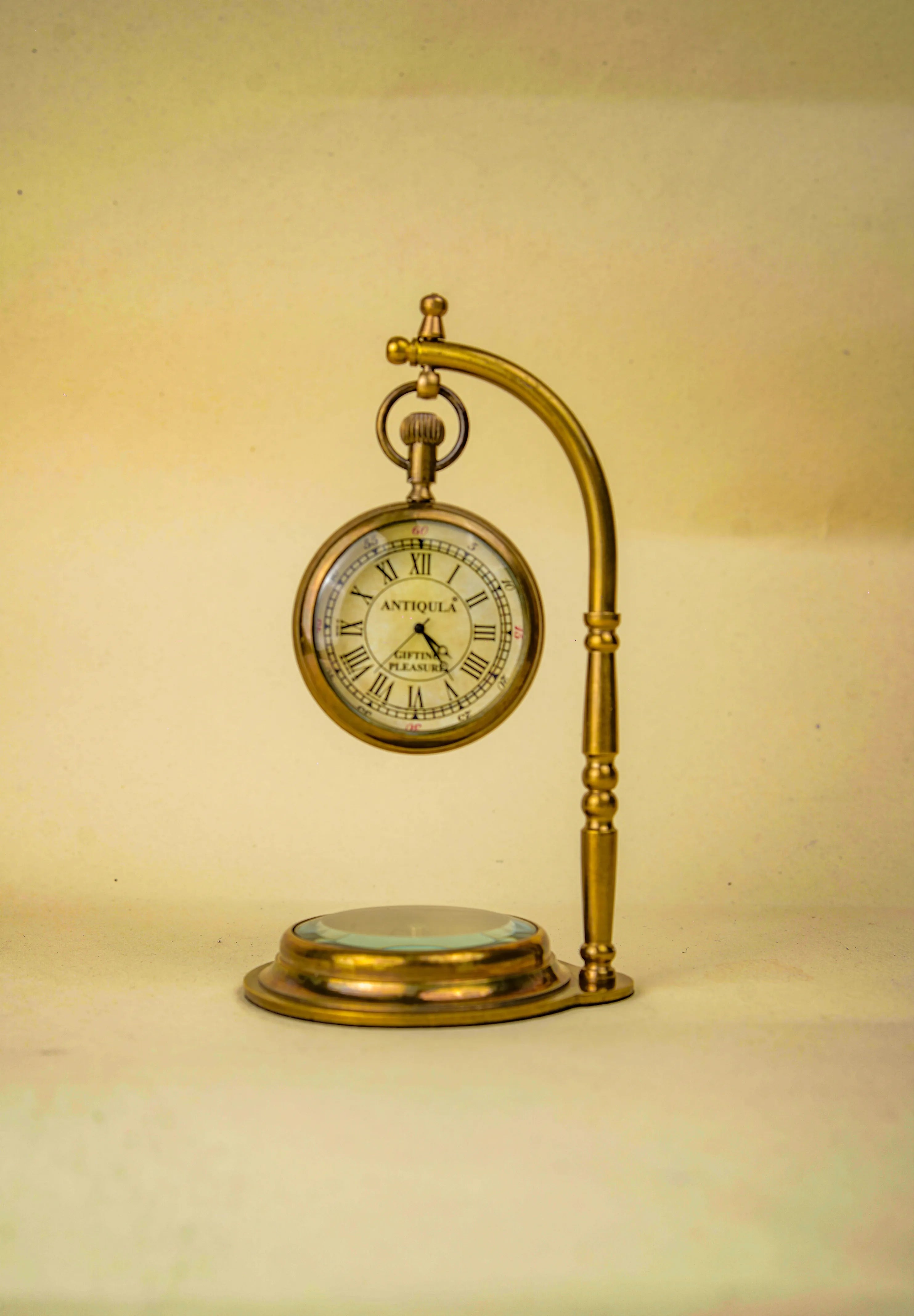 Antiqula Magnus 6.1 – Vintage Brass Desk Clock with Compass & Engraved Quote