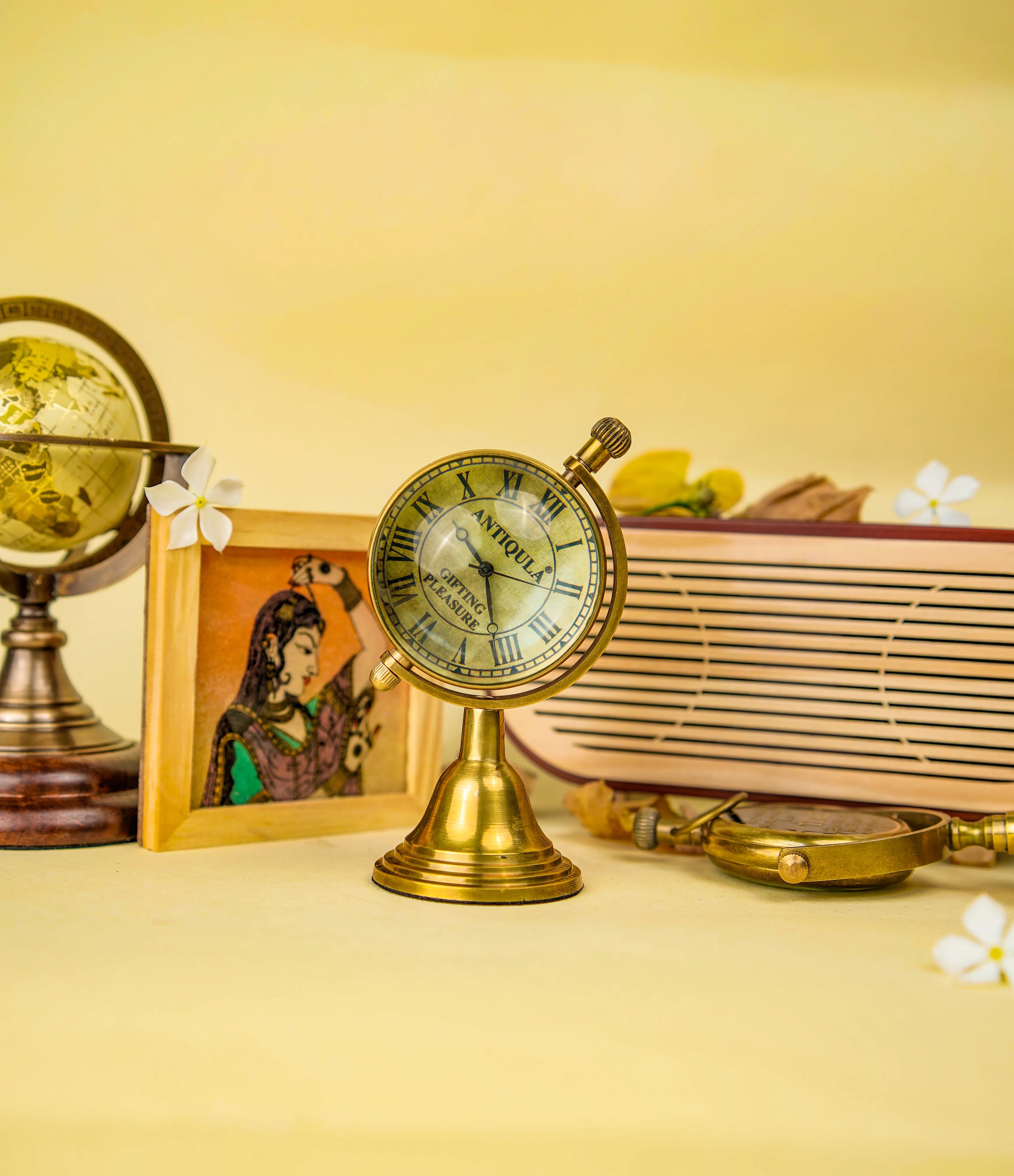 Antiqula Epoch 3.3 – Rotating Vintage Brass Globe Desk Clock