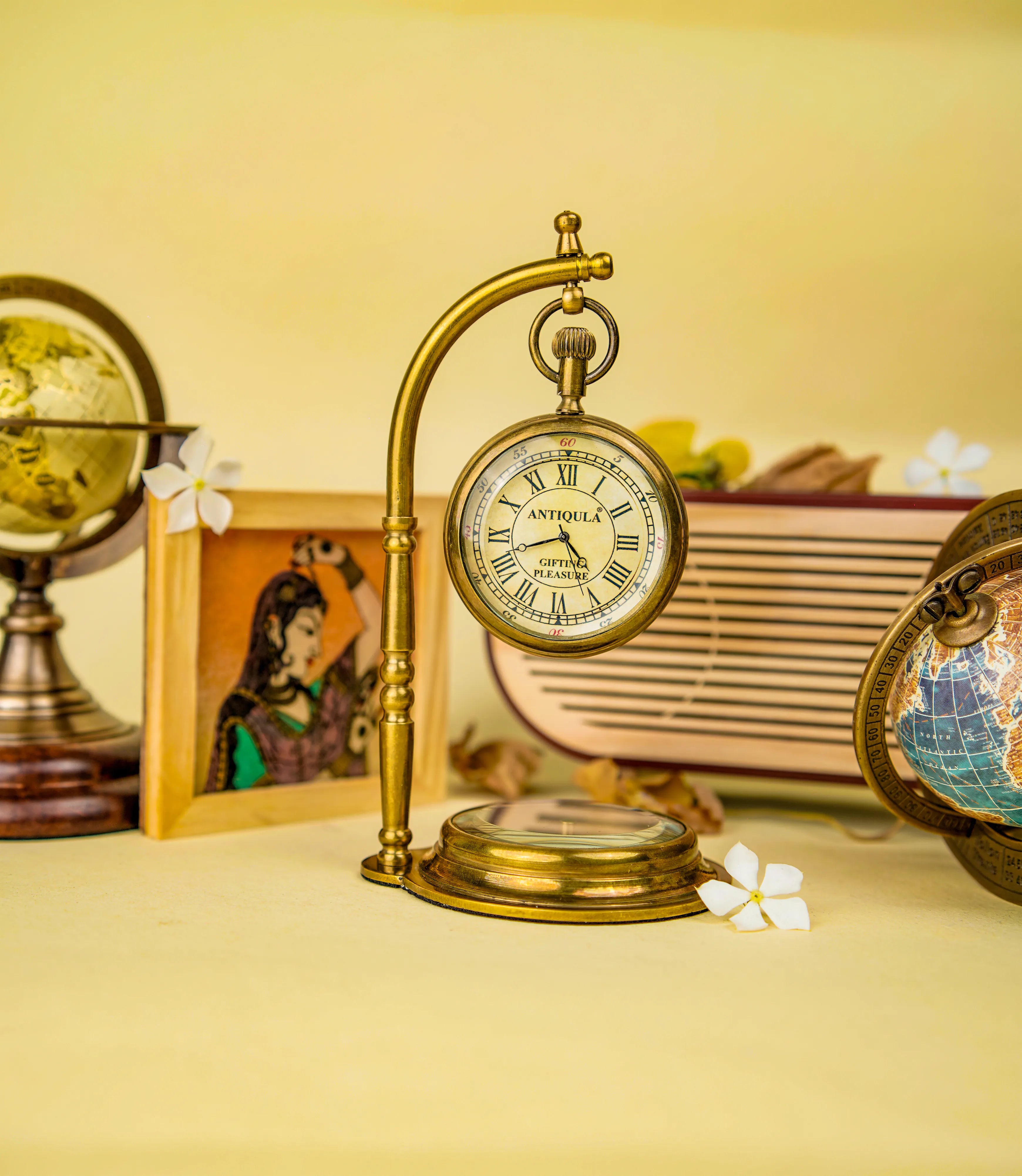 Antiqula Magnus 6.1 – Vintage Brass Desk Clock with Compass & Engraved Quote