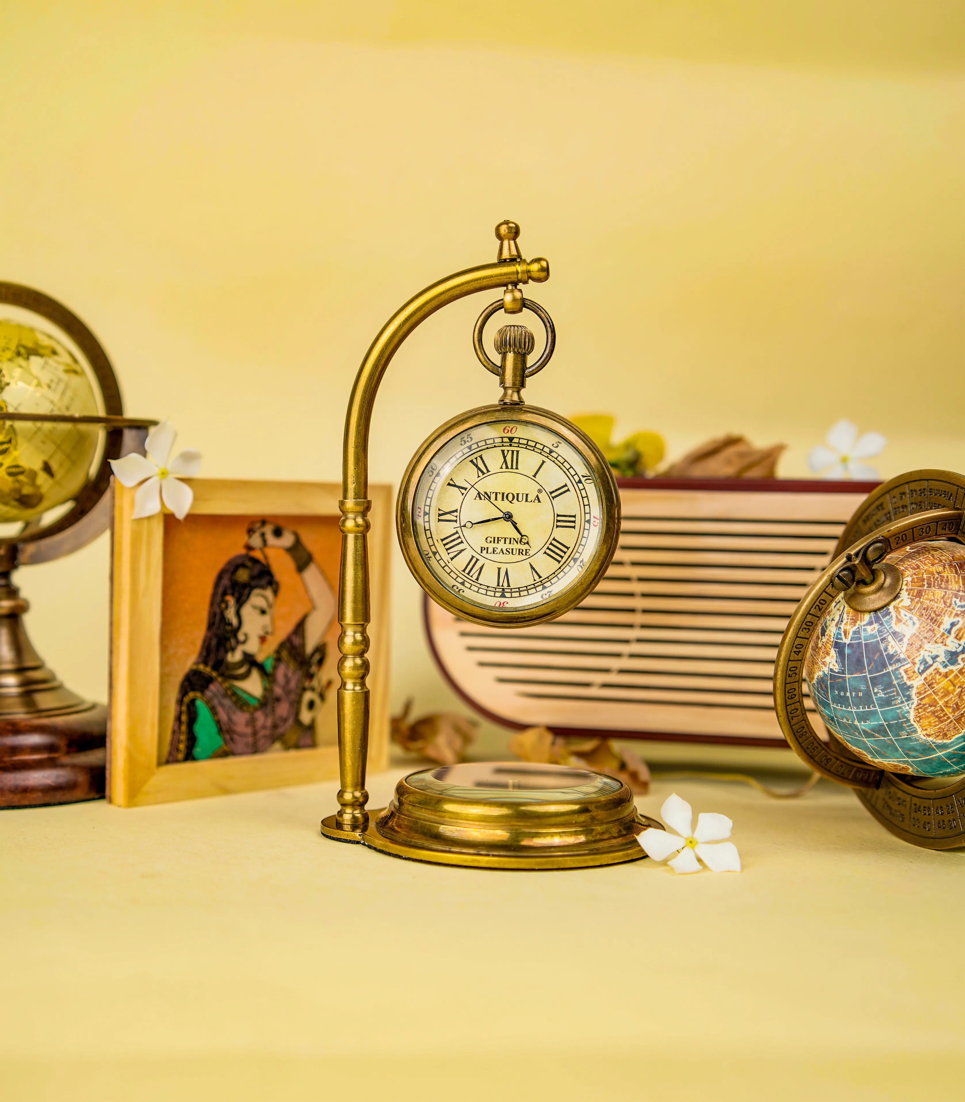Antiqula Magnus 6.1 – Vintage Brass Desk Clock with Compass & Engraved Quote